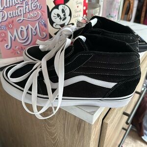 Brand new with tag size 8 and half men’s vans
